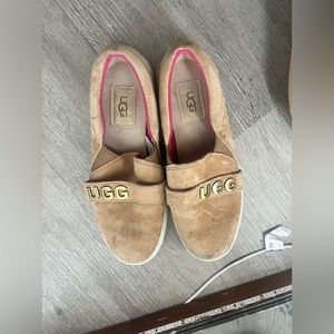 UGG Kitlyn UGG Charm Size 5